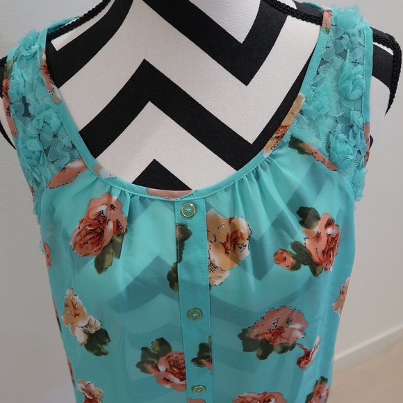 Floral Sleeveless Top - Picture 3 of 5